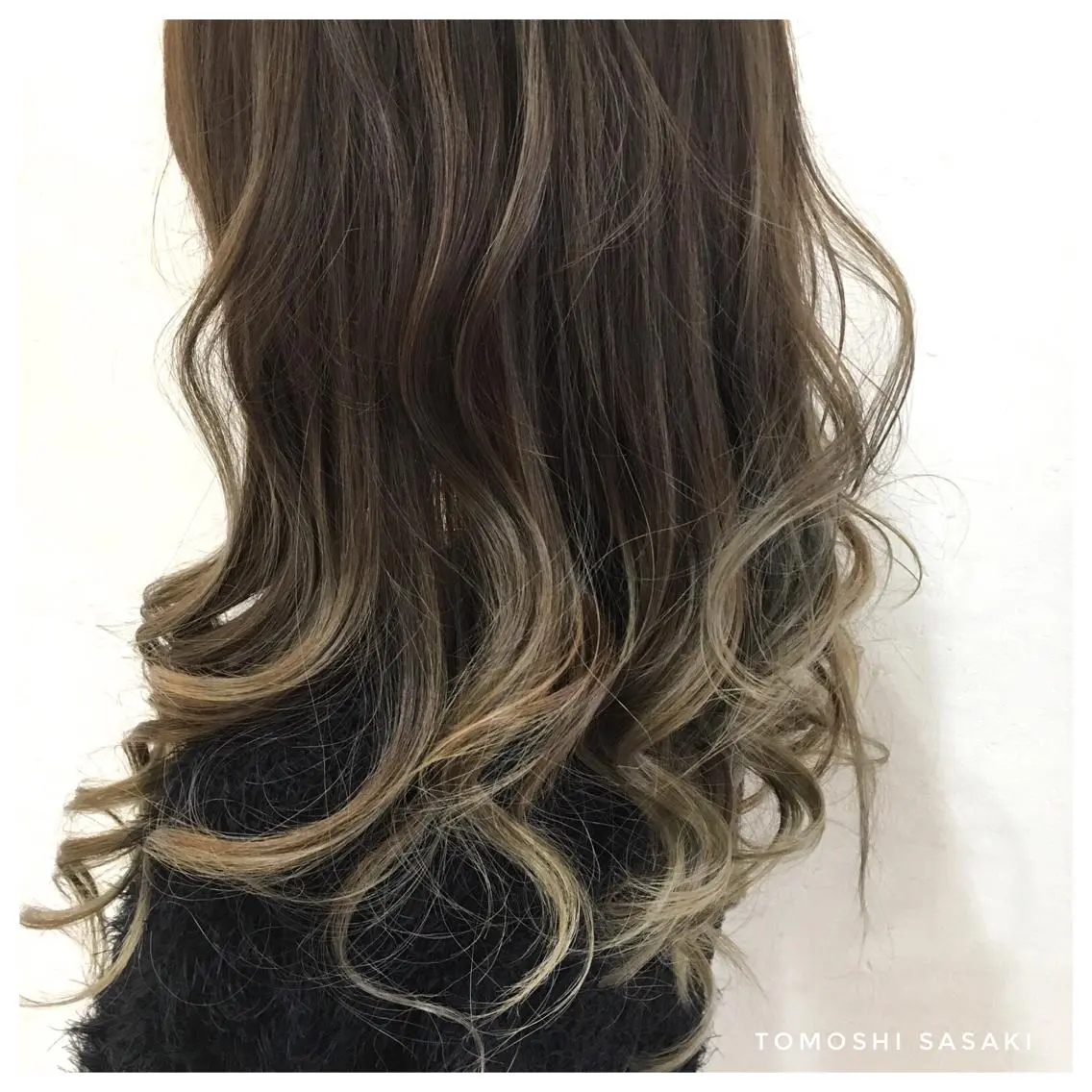 カラー バレイヤージュ ササキ トモシのヘアスタイル