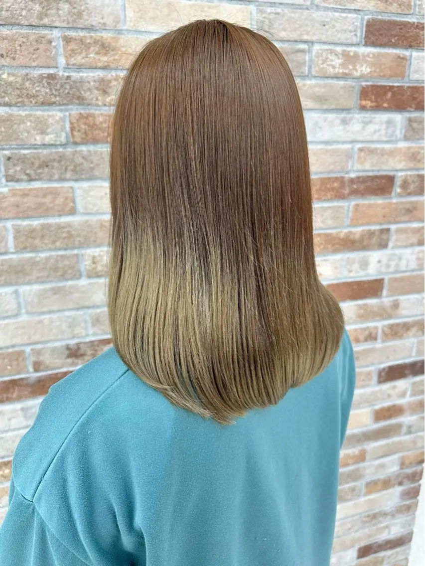 セミロング カラー ベージュカラー ブリーチ ブラウンカラー ブラウンベージュ 透明感カラー 齋藤 らいのヘアスタイル