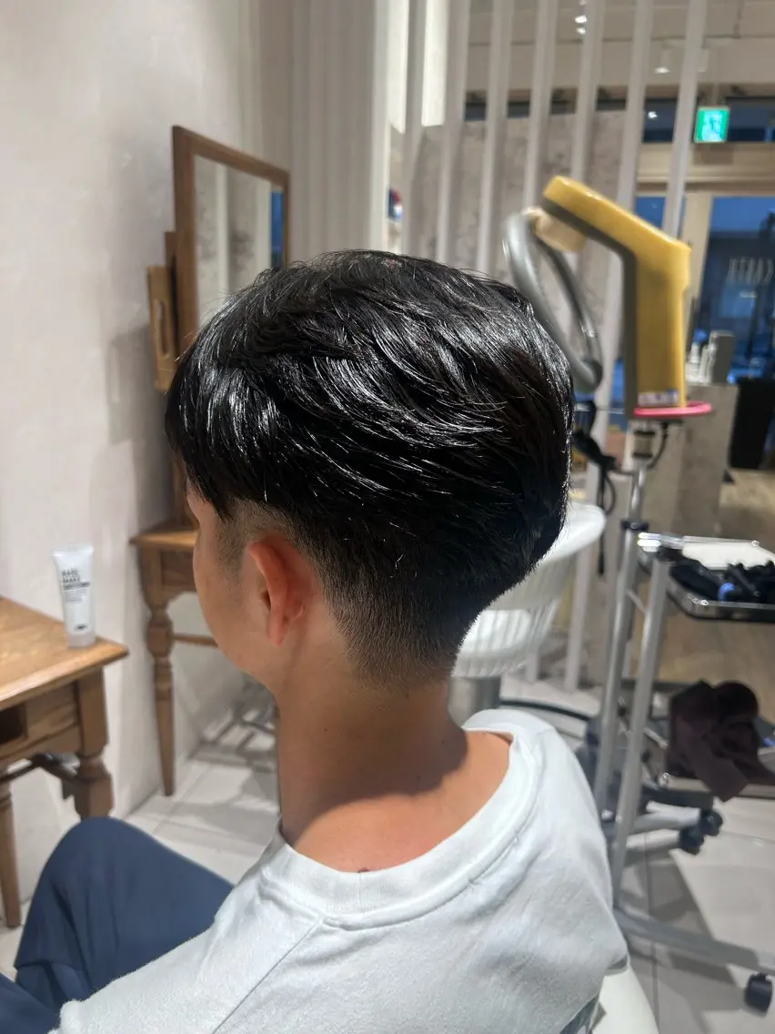 メンズ センターパート 刈り上げ 小澤 瑶のヘアスタイル