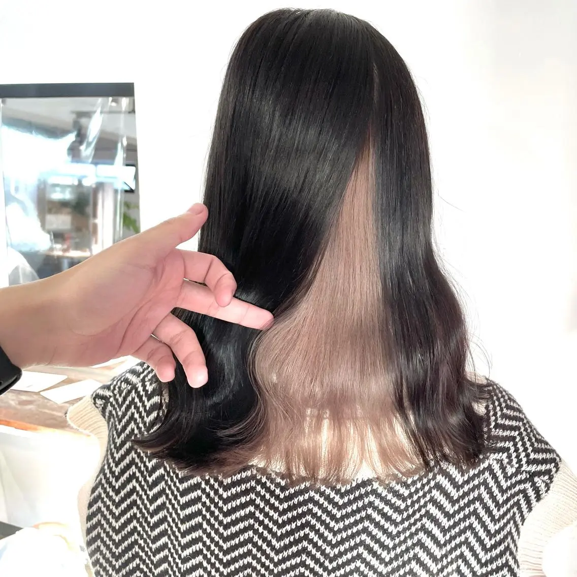 セミロング カラー ブリーチ グレージュ ミルクティーグレージュ ✅ケアブリーチ✅ トヨオカ ノブヒデのヘアスタイル