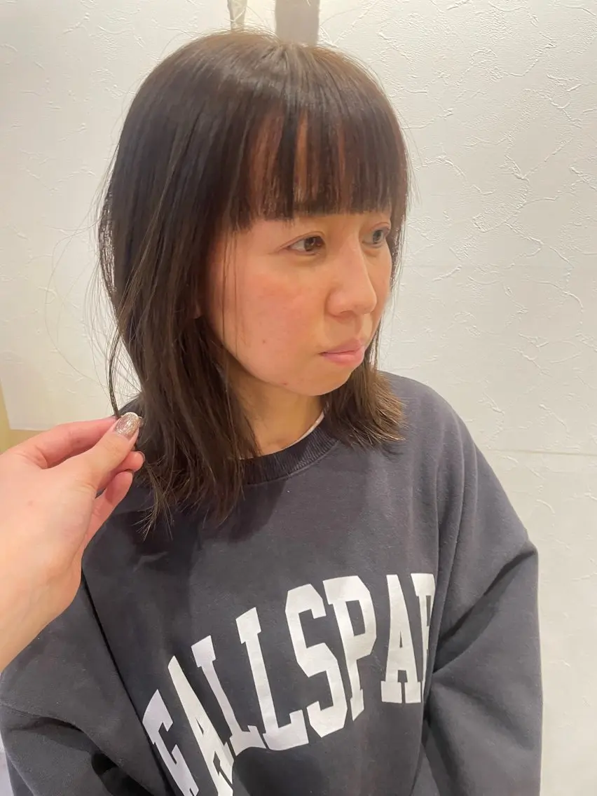 ミディアム ハイライト ワイドバング あきば まゆのヘアスタイル