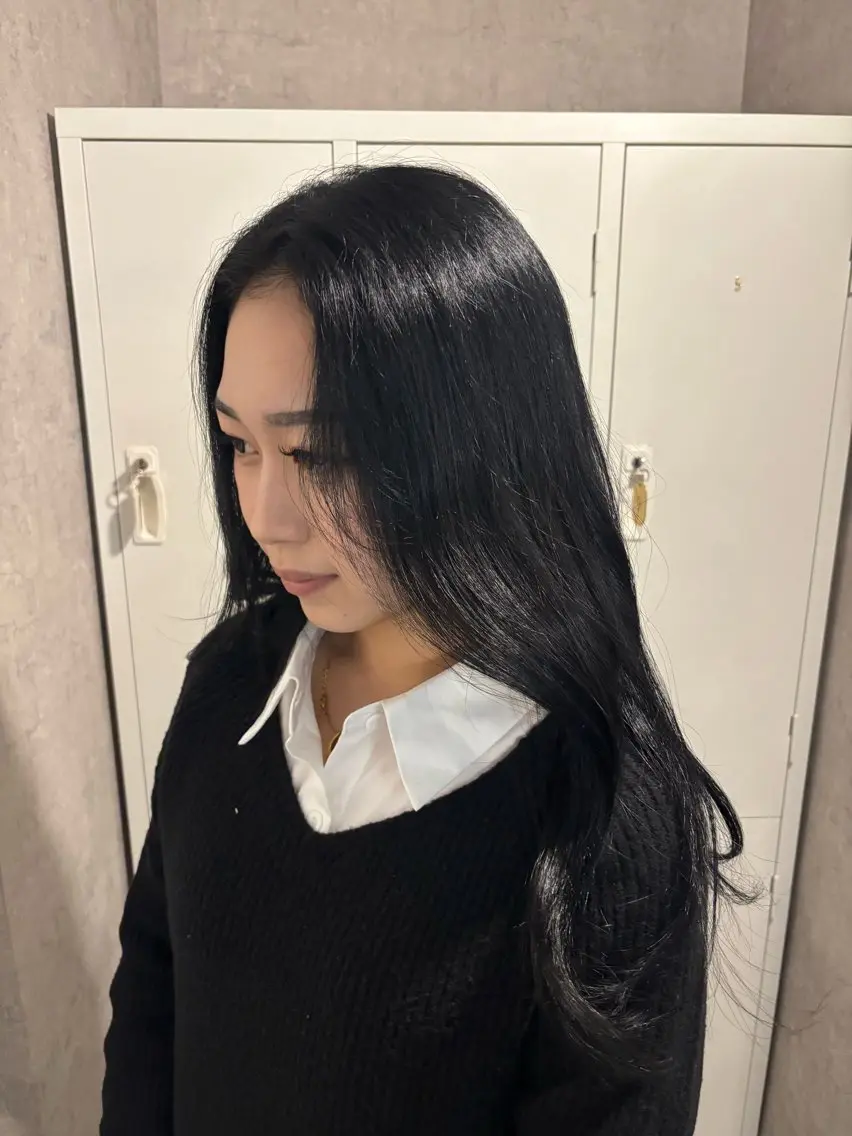 カラー 黒髪 ブルーカラー ブルーブラック 石原 望来のヘアスタイル