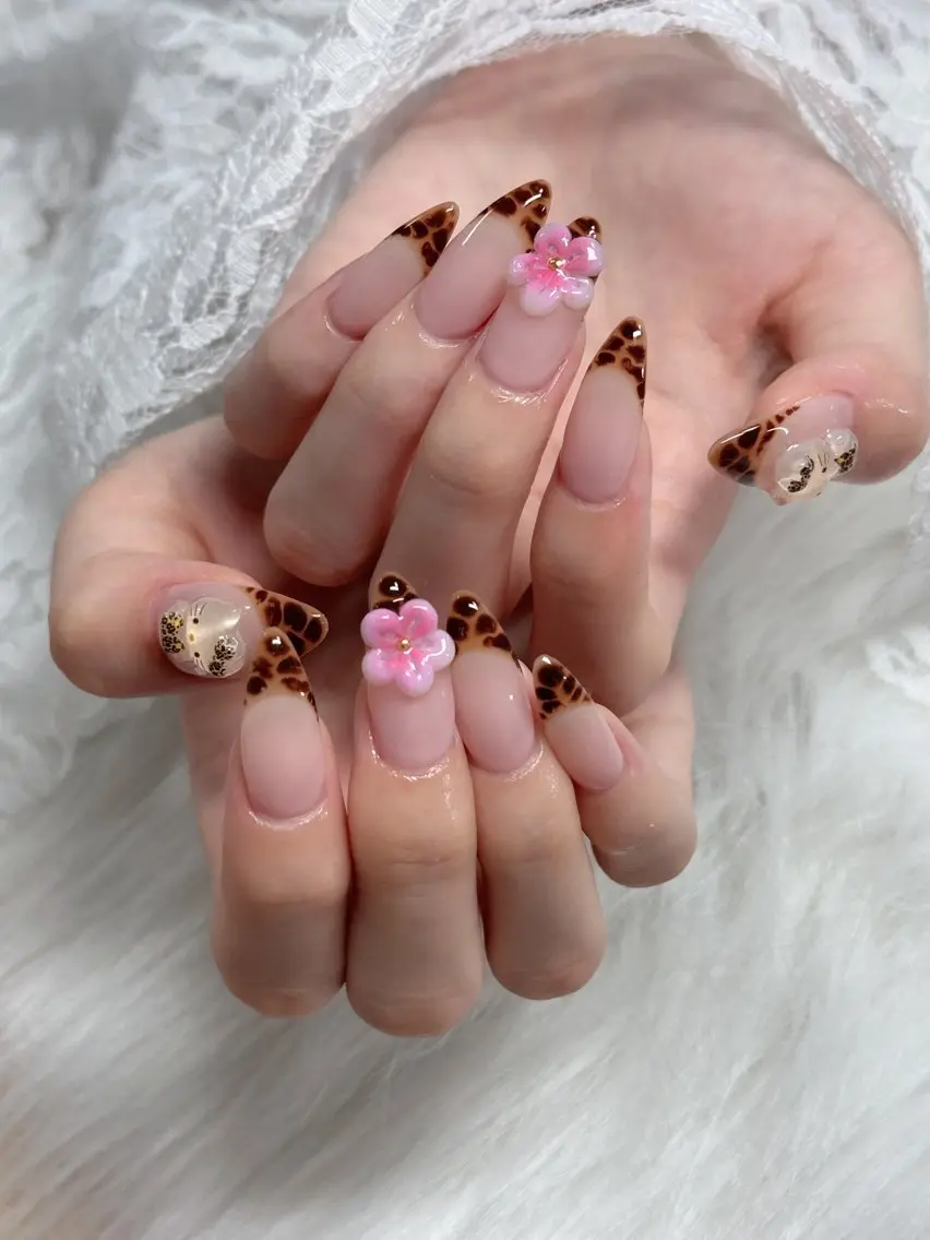 ネイル オーロラネイル フレンチネイル ジェルネイル ハロウィン キラキラネイル H.baby Nail Salonのネイルデザイン