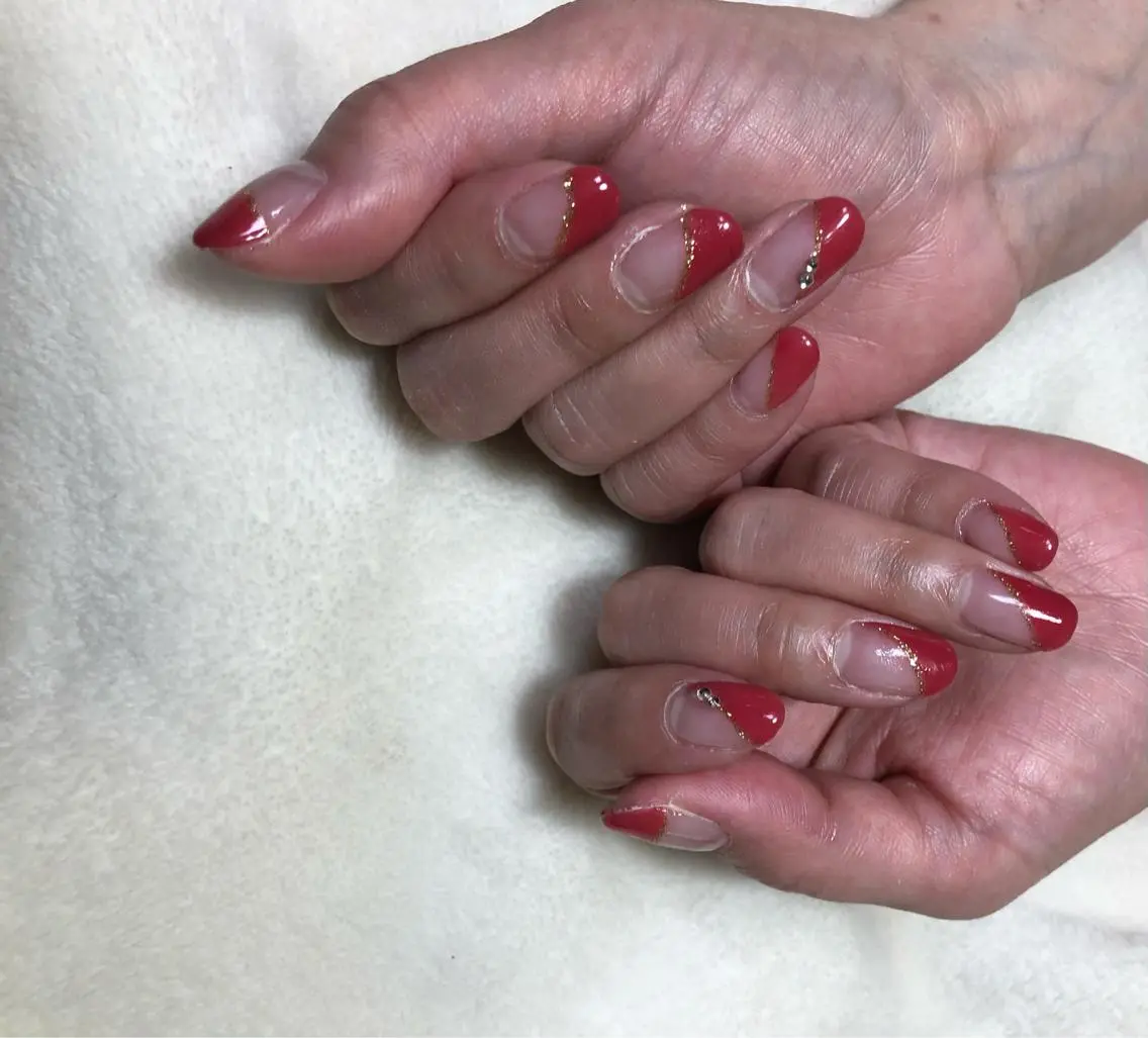 ネイル フレンチネイル 斜めフレンチ nails 🎀meのネイルデザイン