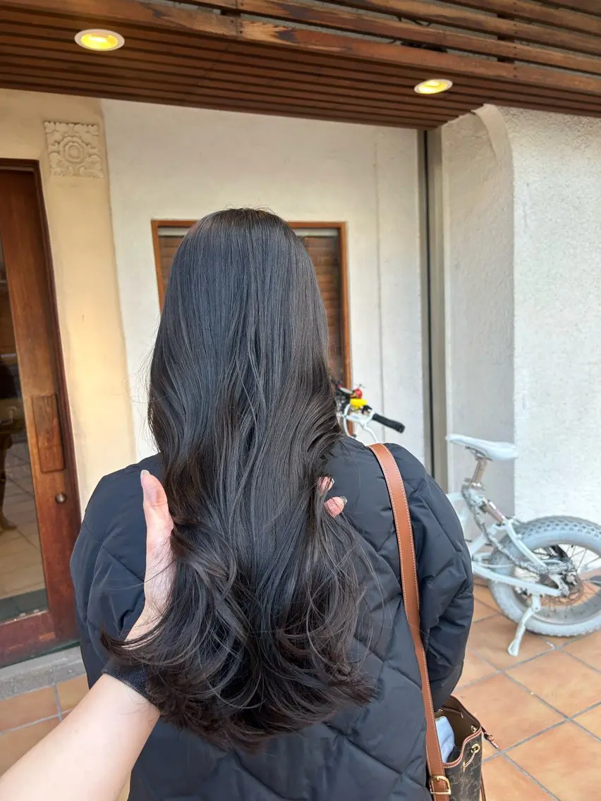 ロング カラー putri 川邉 優花のヘアスタイル