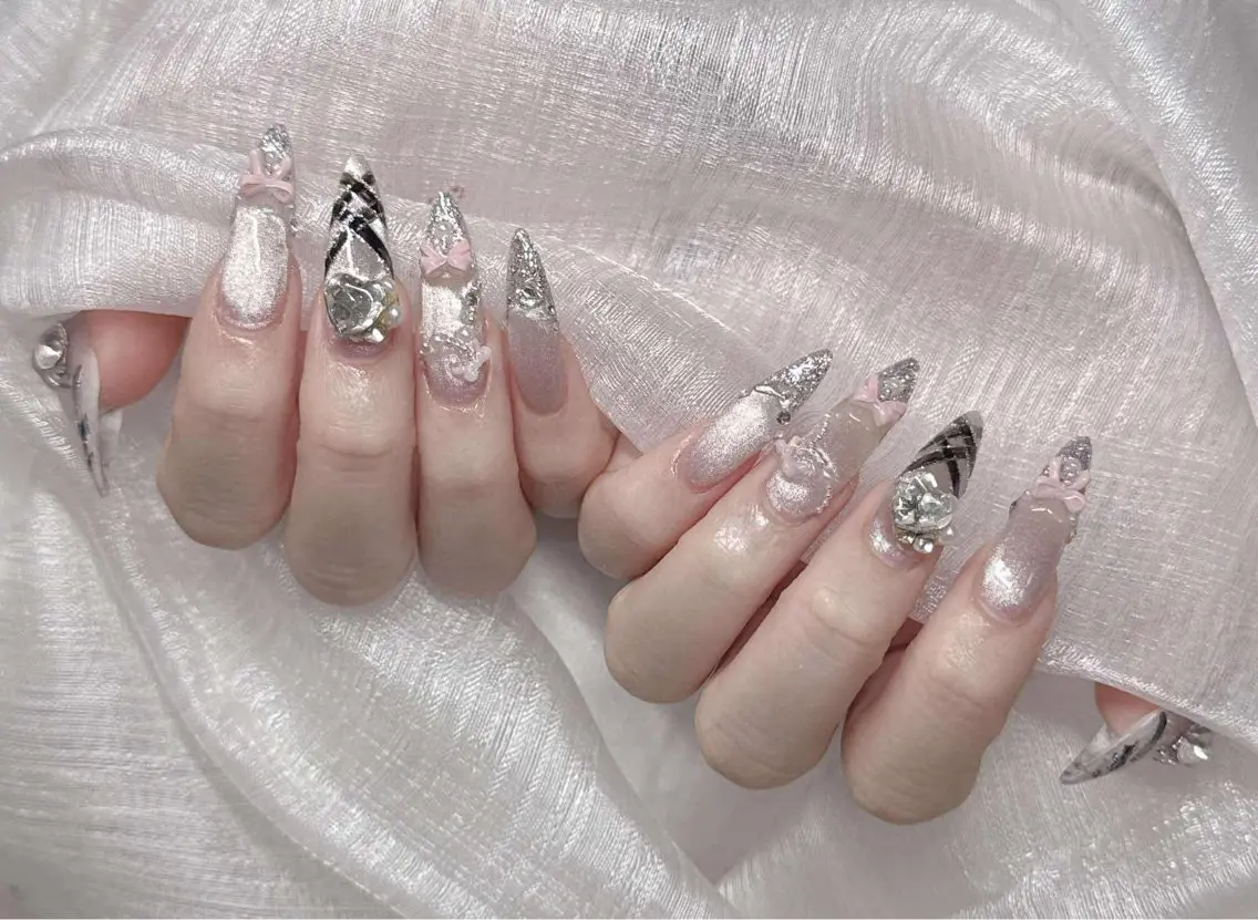 ネイル 長さ出し グラデーション 卒業式 キラキラネイル マグネットネイル ハンドネイル Lee Nailsのネイルデザイン
