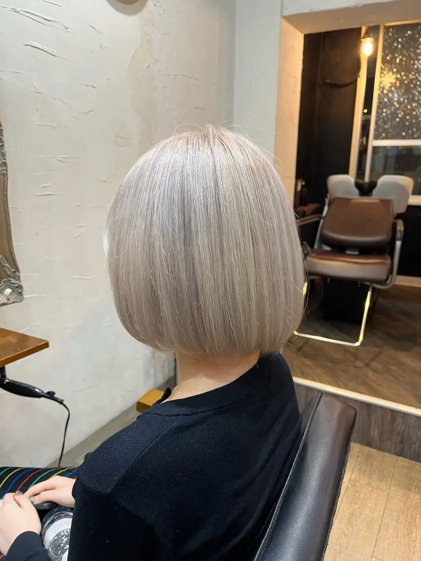 ショート カラー ヘアカラー トリートメント 🧸柔らかいベージュ カラー🧸氏家達哉のヘアスタイル