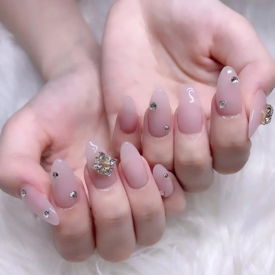 ミディアム ネイル Y. Sのネイルデザイン