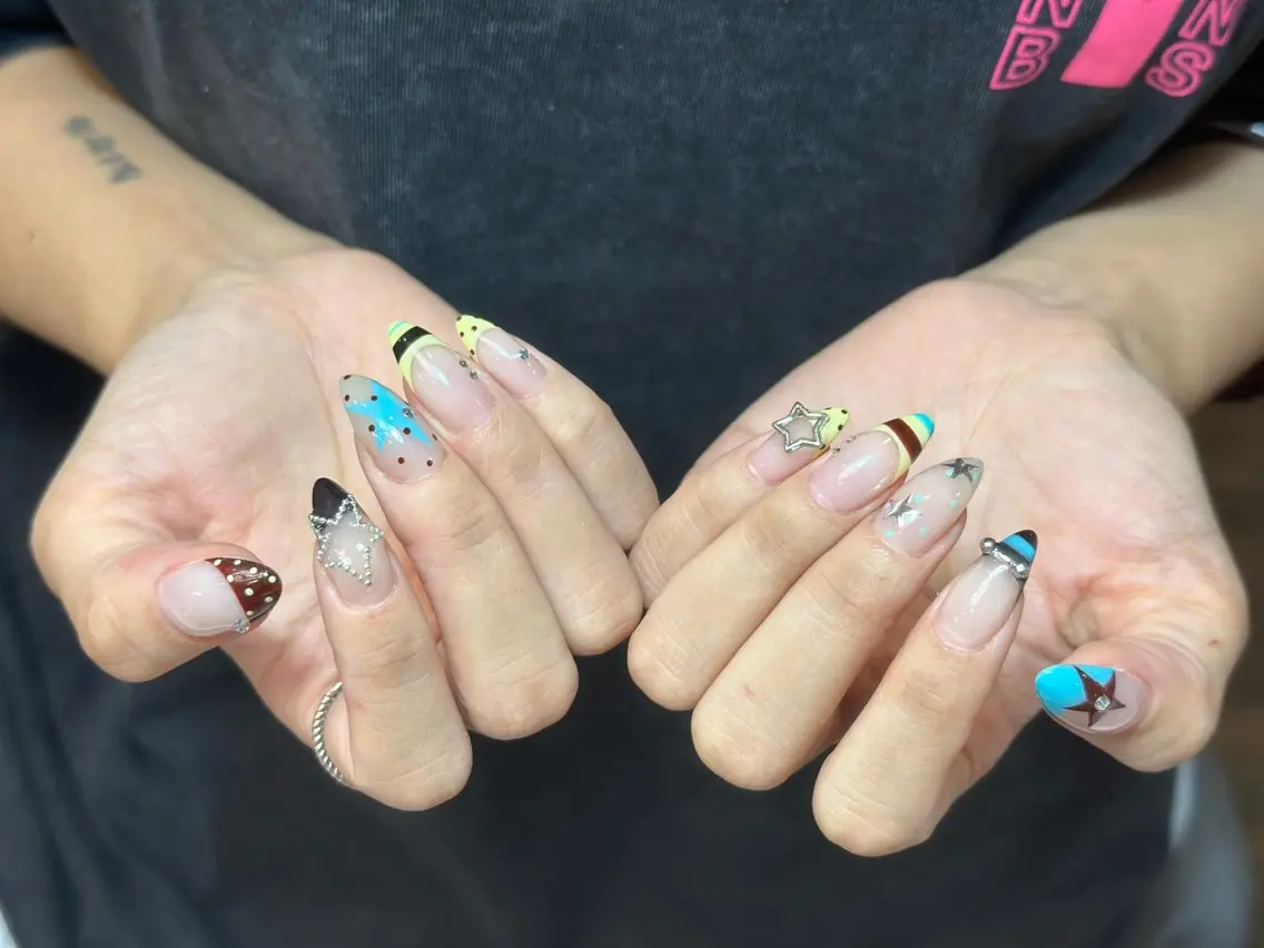 ネイル チークネイル ドット フレンチネイル グラデーション 韓国ネイル ハンドネイル Lisa Nail Salonのネイルデザイン