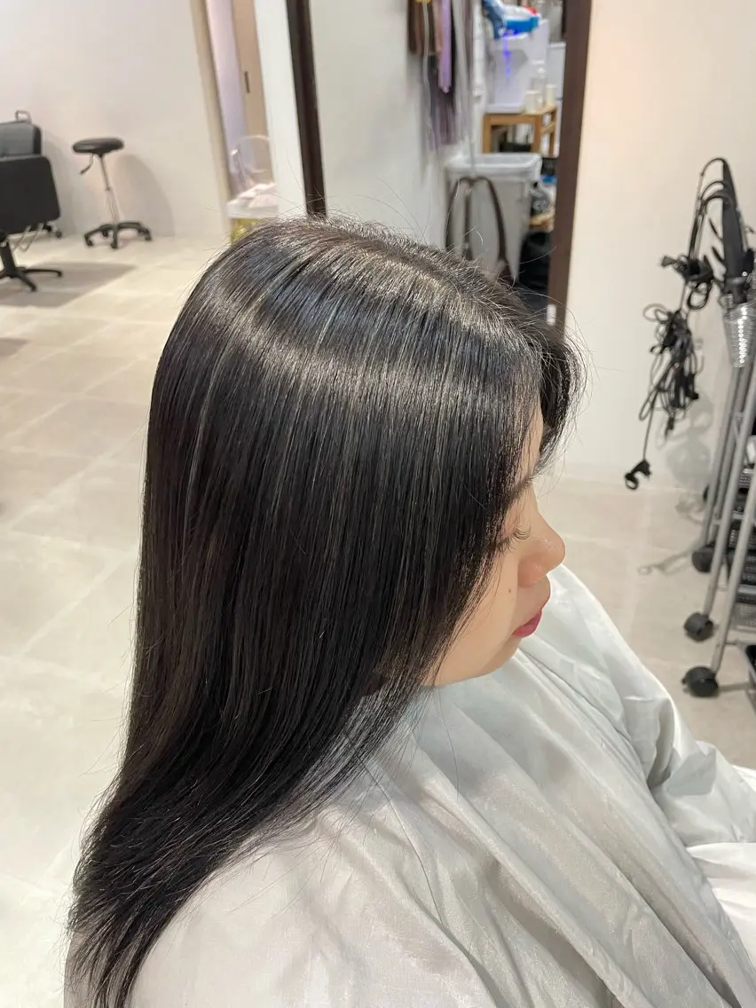 カラー ハイライトカラー ヘアカラー やさかわ ももかのヘアスタイル