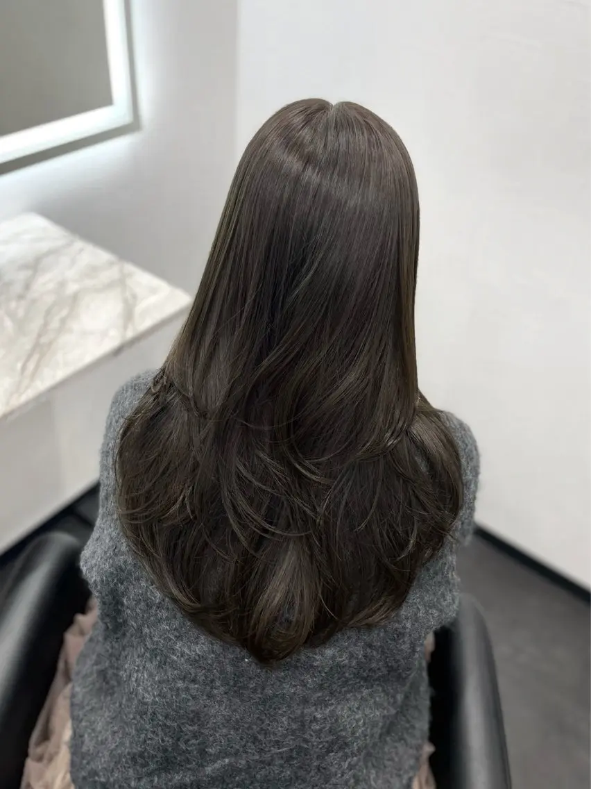 ロング 岡藤 里菜のヘアスタイル