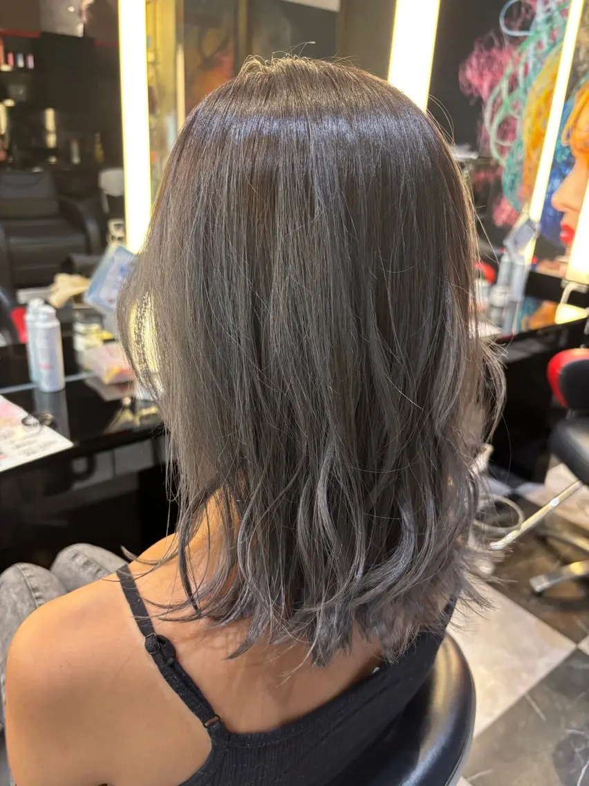 セミロング カラー ヘアカラー トリートメント ブリーチ/ヘアケア/ 艶髪/イギチハルのヘアスタイル