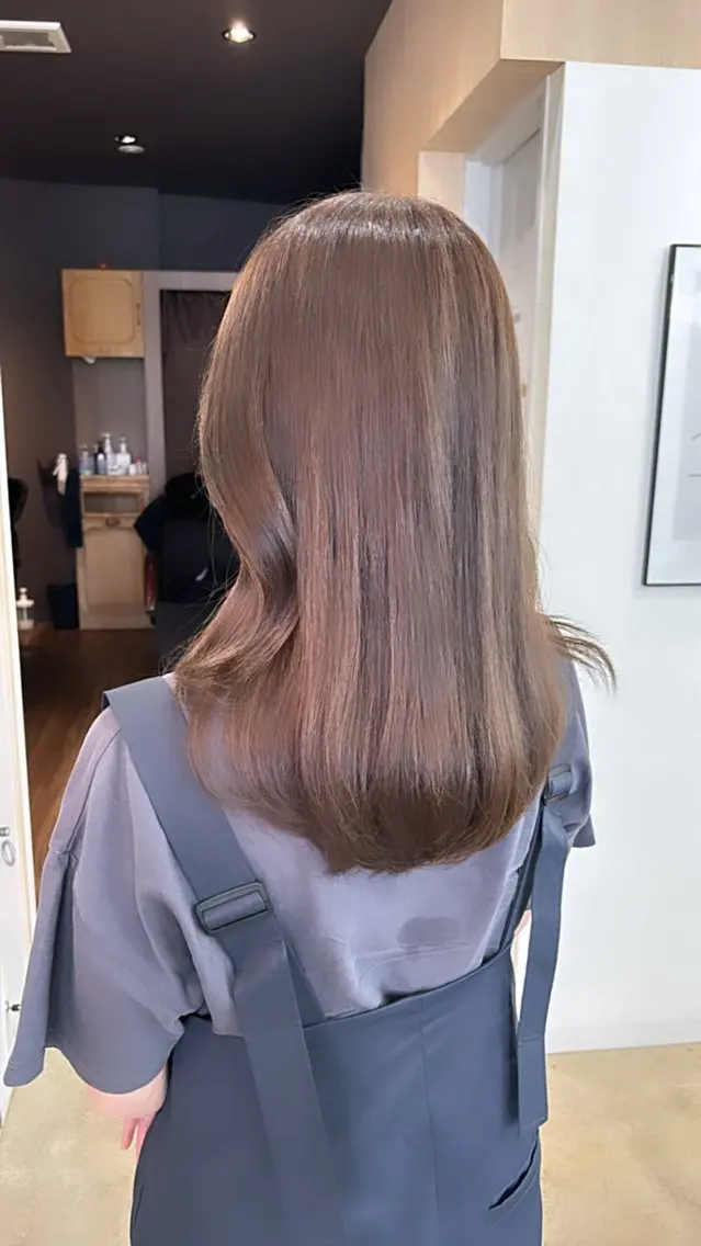 セミロング カラー カット ヘアカラー トリートメント 🪽髪質改善縮毛矯正 🤍MIU🤍のヘアスタイル