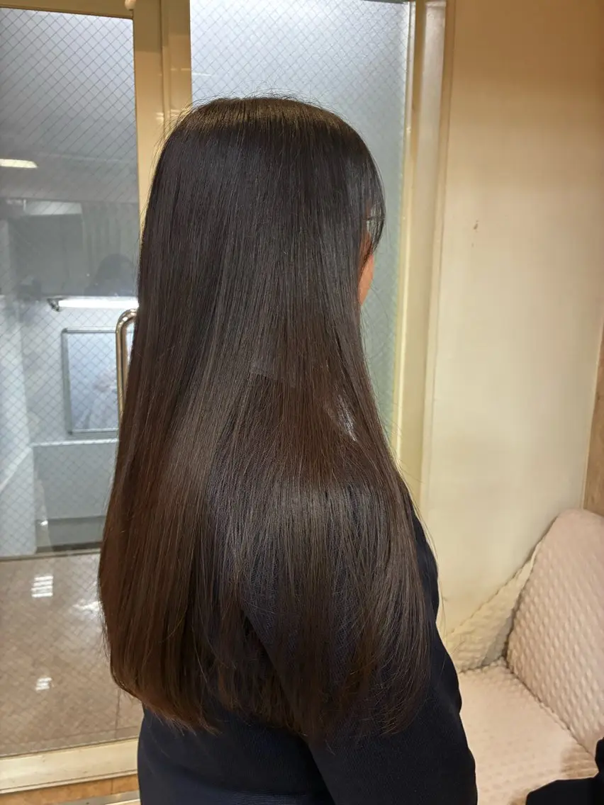 ロング カラー カット ヘアカラー トリートメント トミオカ ノアのヘアスタイル
