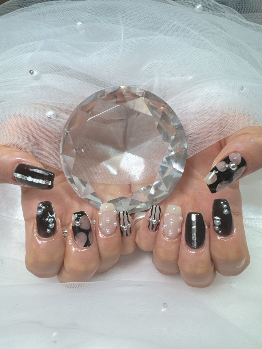 ネイル アートネイル チークネイル フレンチネイル ジェルネイル ガラスフレンチ ハンドネイル Queeens nailのネイルデザイン