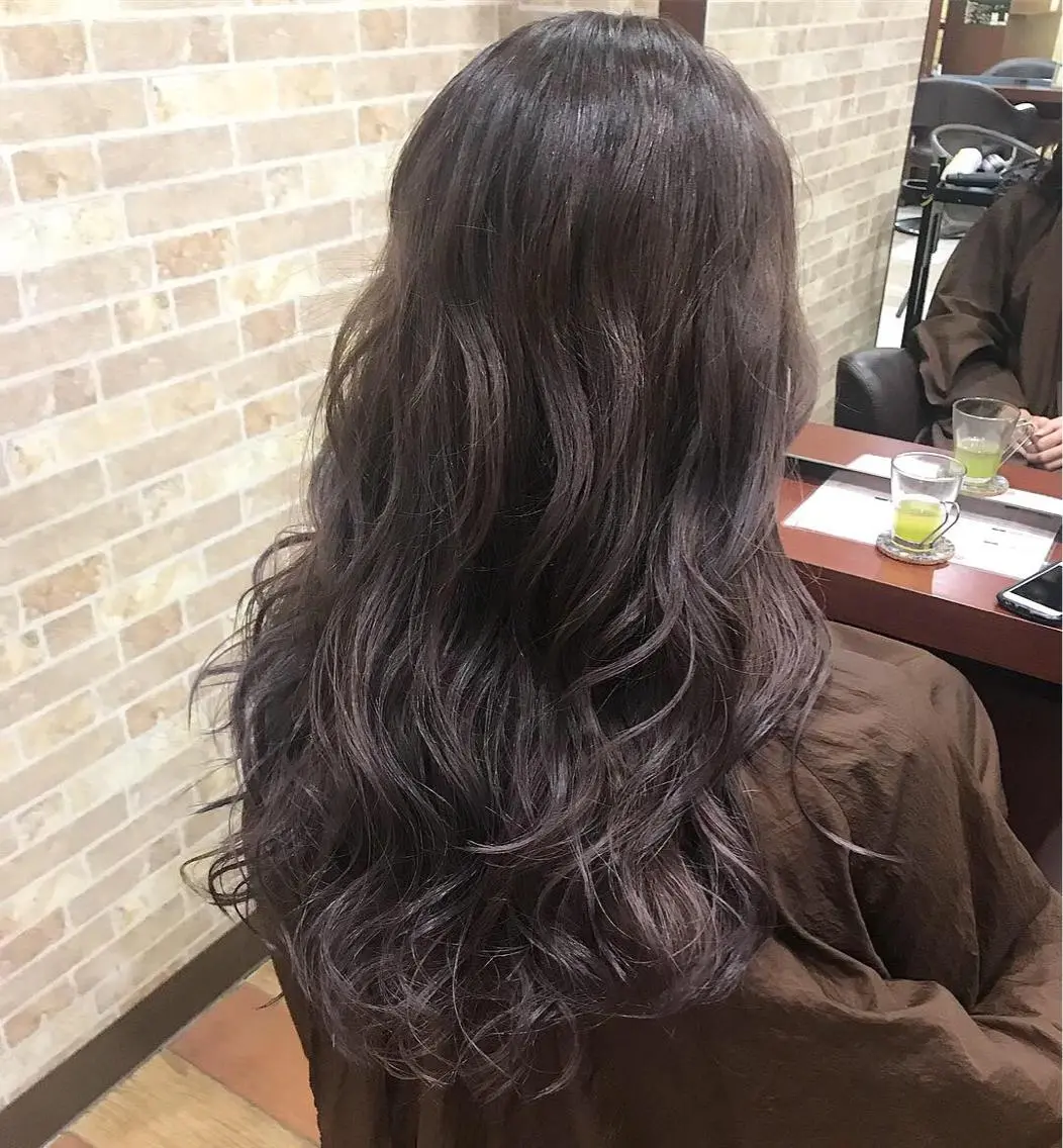 ロング カラー バレイヤージュ グレージュ バイオレットカラー バイオレットグレージュ レイヤーカット メンズ縮毛矯正 細谷碧海のヘアスタイル