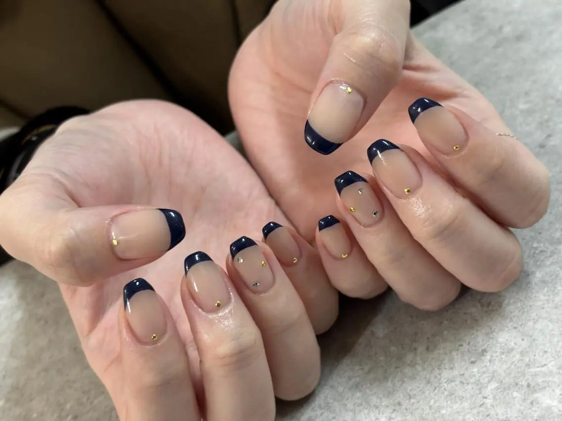 ネイル フラッシュネイル フレンチネイル ジェルネイル 韓国ネイル マグネットネイル ハンドネイル ハンドケア Allma Nailのネイルデザイン