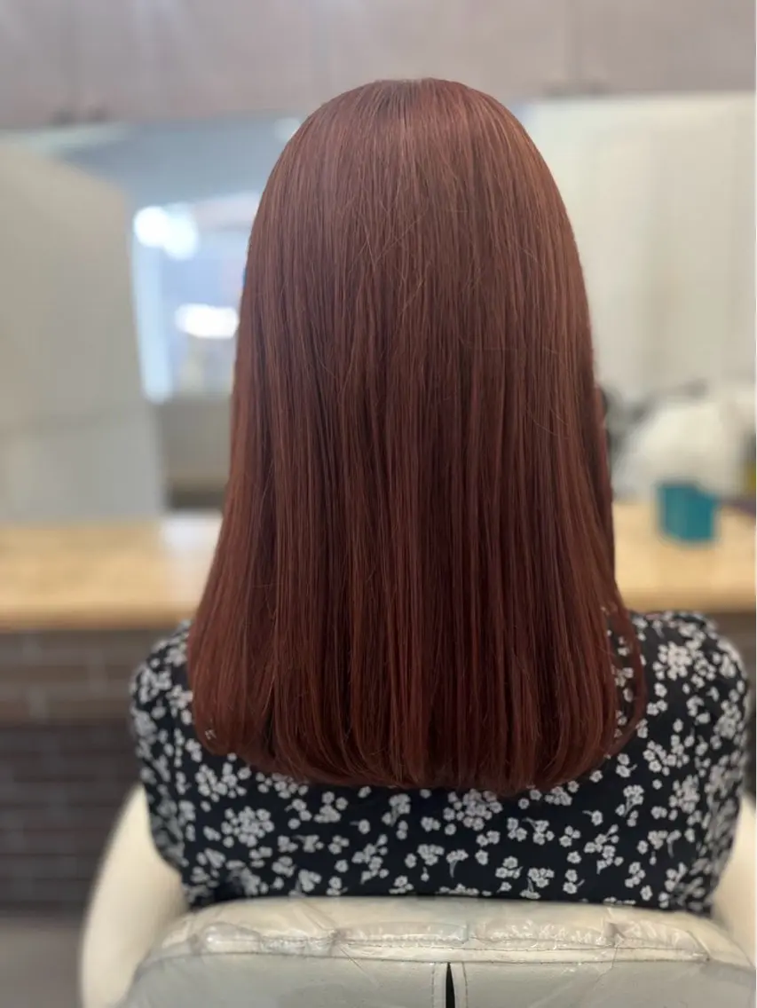 ミディアム カラー 新岡 萌乃のヘアスタイル