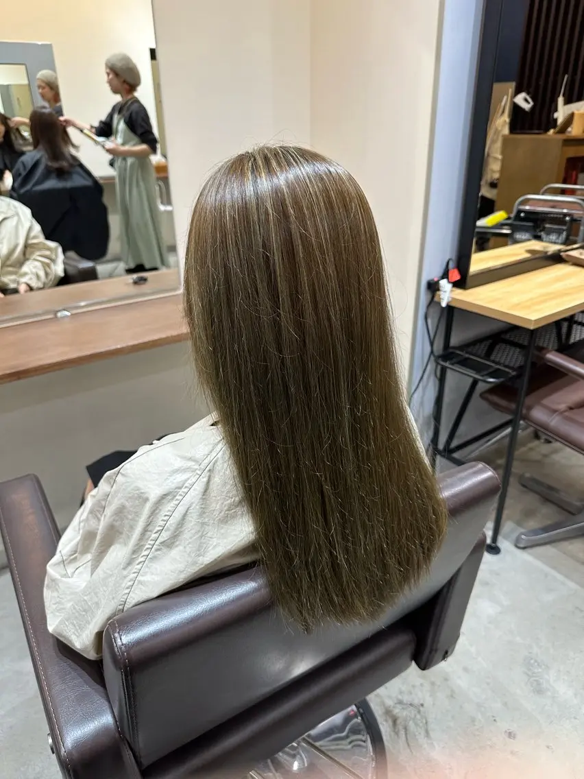 ロング カラー ベージュカラー ハイライトカラー オリーブベージュ ハイライト カット ヘアカラー トリートメント 平日オススメ✨ コスパ&タイパ✨山下のヘアスタイル