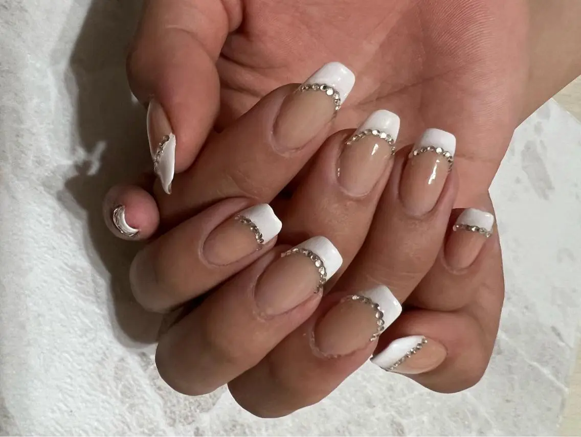 ネイル 長さ出し フレンチネイル スカルプネイル nailsalon Tree Topの眉毛・アイブロウイメージ