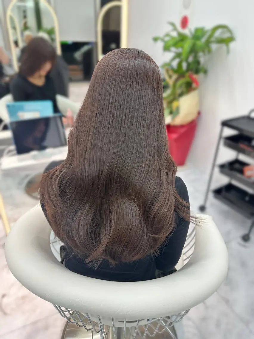 ロング カット ヘアカラー トリートメント tocca hair Emiのヘアスタイル