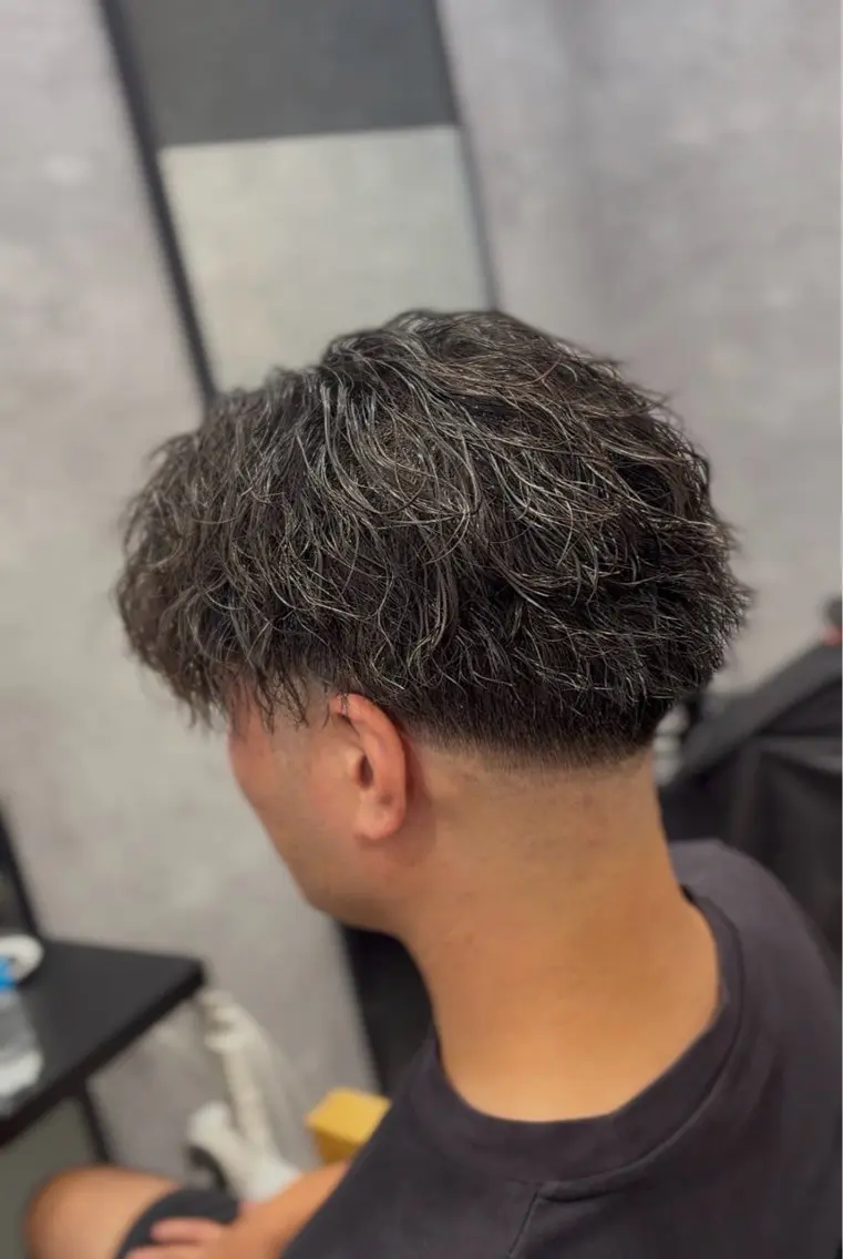 ミディアム パーマ メンズ はやと【エクステ ×ブリーチ特化】のヘアスタイル
