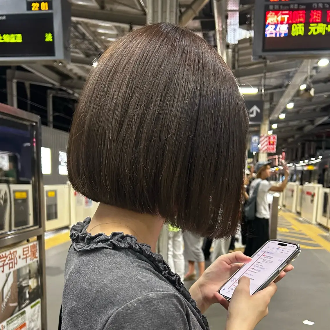 ショート カラー ベージュカラー ブラウンカラー BRITS🐥 小高日菜乃のヘアスタイル