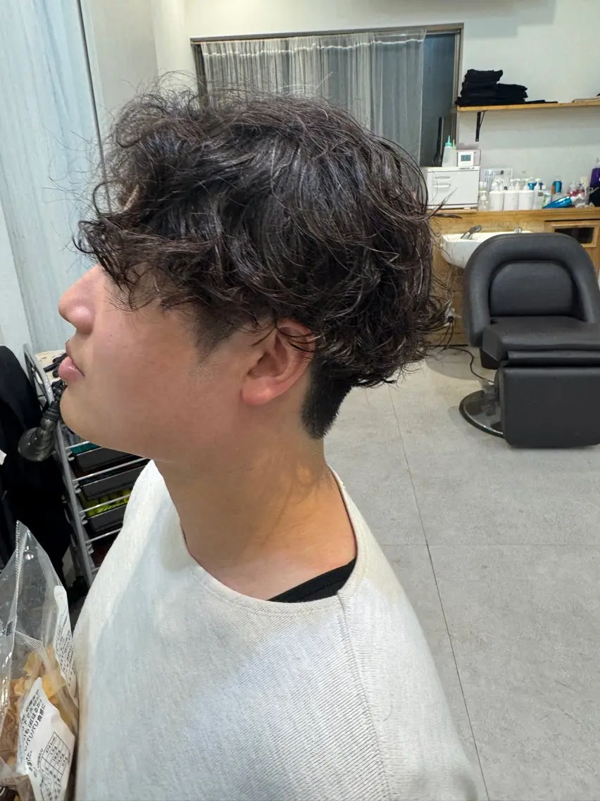 ミディアム パーマ メンズ ミディアムパーマ メンズパーマ メンズスパイラルパーマ スパイラルパーマ カット パーマ トリートメント 似合う髪型が 分からない方へのヘアスタイル