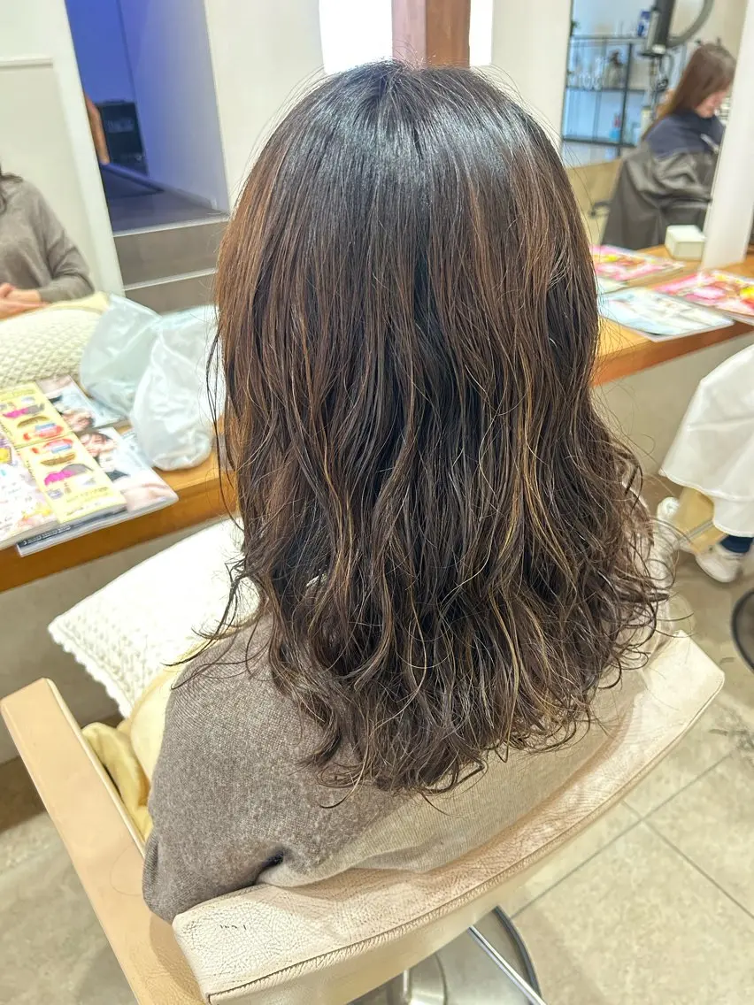 セミロング パーマ カット ヘアカラー トリートメント 柳内 まゆのヘアスタイル