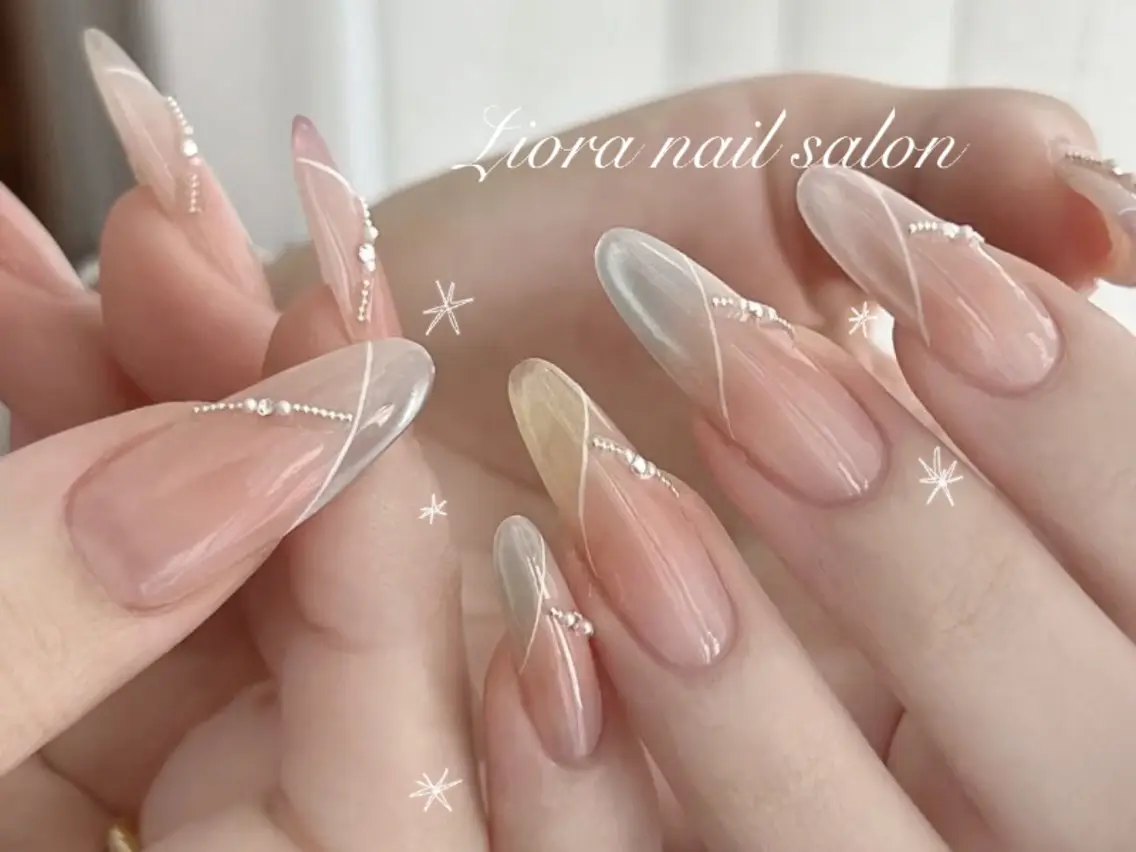 ネイル フレンチネイル ジェルネイル ガーリー グラデーション キラキラネイル ハンドネイル JUN Lioraネイルのネイルデザイン