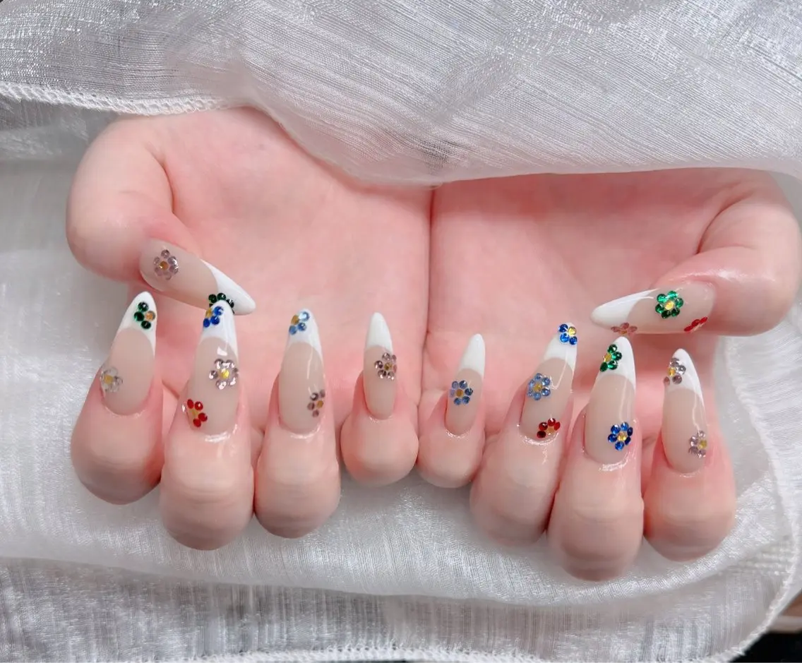 ネイル フレンチネイル ジェルネイル ガラスフレンチ ハロウィン ハート ハンドネイル H.baby Nail Salonのネイルデザイン