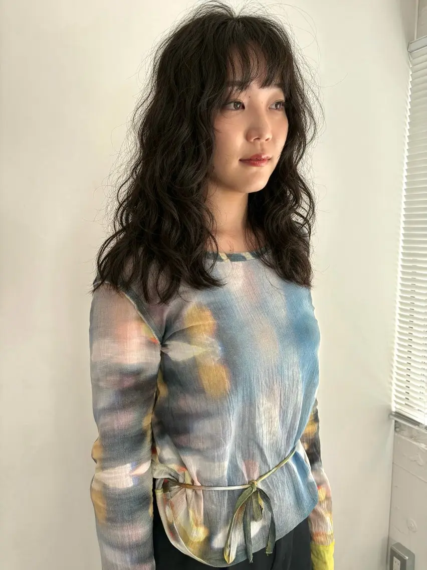 セミロング カラー パーマ セミロングパーマ オリーブカラー ニュアンスパーマ カット ヘアカラー パーマ トリートメント カナイキョウスケ/ レイヤー/パーマのヘアスタイル