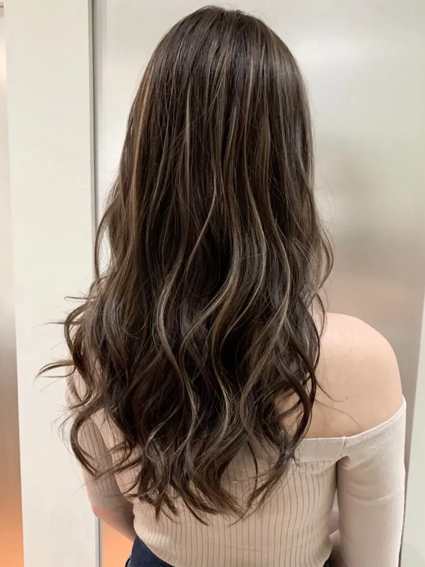 ロング カラー シールエクステ バレイヤージュ ベージュカラー ブリーチ ケアブリーチ ヘアカラー トリートメント 大阪梅田/レイヤー/ ハイライト/yuuのヘアスタイル
