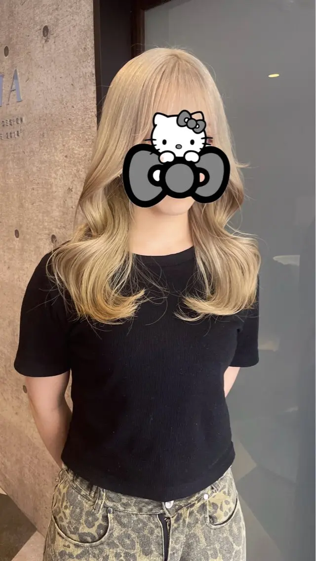 ミディアム カラー ベージュカラー ホワイトベージュ GEM YURI ハイトーンカラーのヘアスタイル