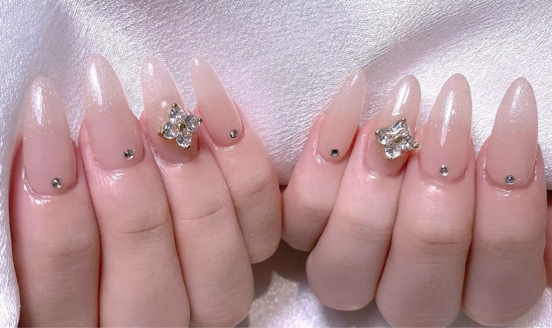 ネイル ブルー チークネイル フレンチネイル ハート ホログラムネイル 美爪パラジェル導入店 Sunnilyのネイルデザイン