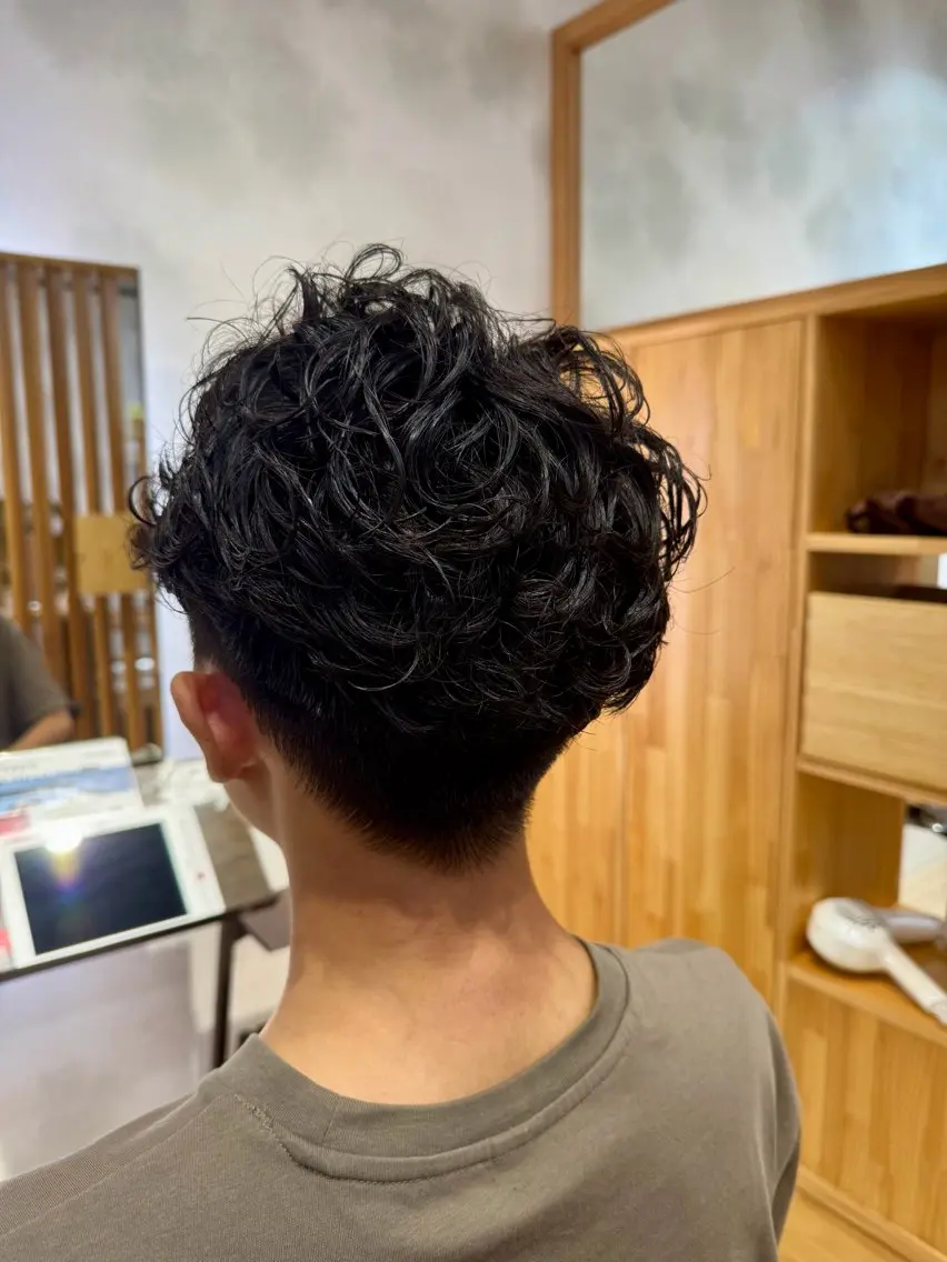 パーマ メンズ センターパート メンズパーマ ニュアンスパーマ カット パーマ レディースカット モデル募集　山田省吾のヘアスタイル