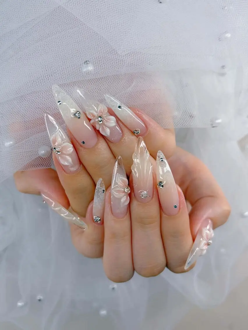 ネイル KIRA LILYのネイルデザイン