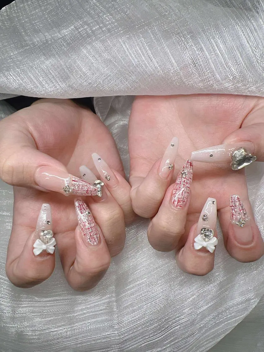 ネイル 長さ出し グラデーション 卒業式 キラキラネイル マグネットネイル ハンドネイル Lee Nailsのネイルデザイン