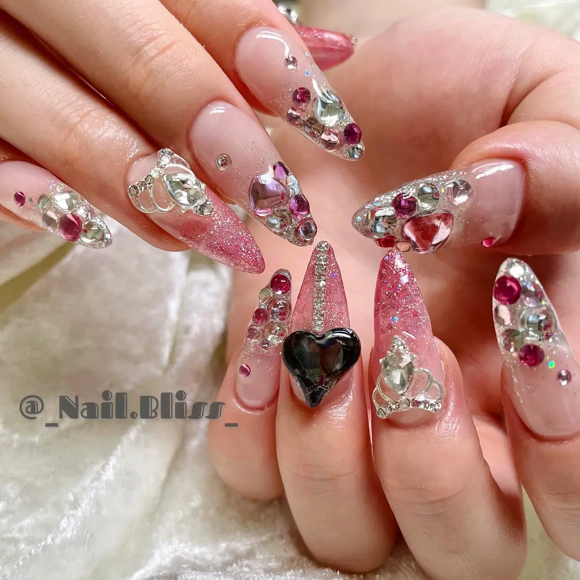 ネイル キラキラネイル ラメ(グリッター) ラメグラデーション ストーンネイル ハンドネイル NAIL BLISSのネイルデザイン