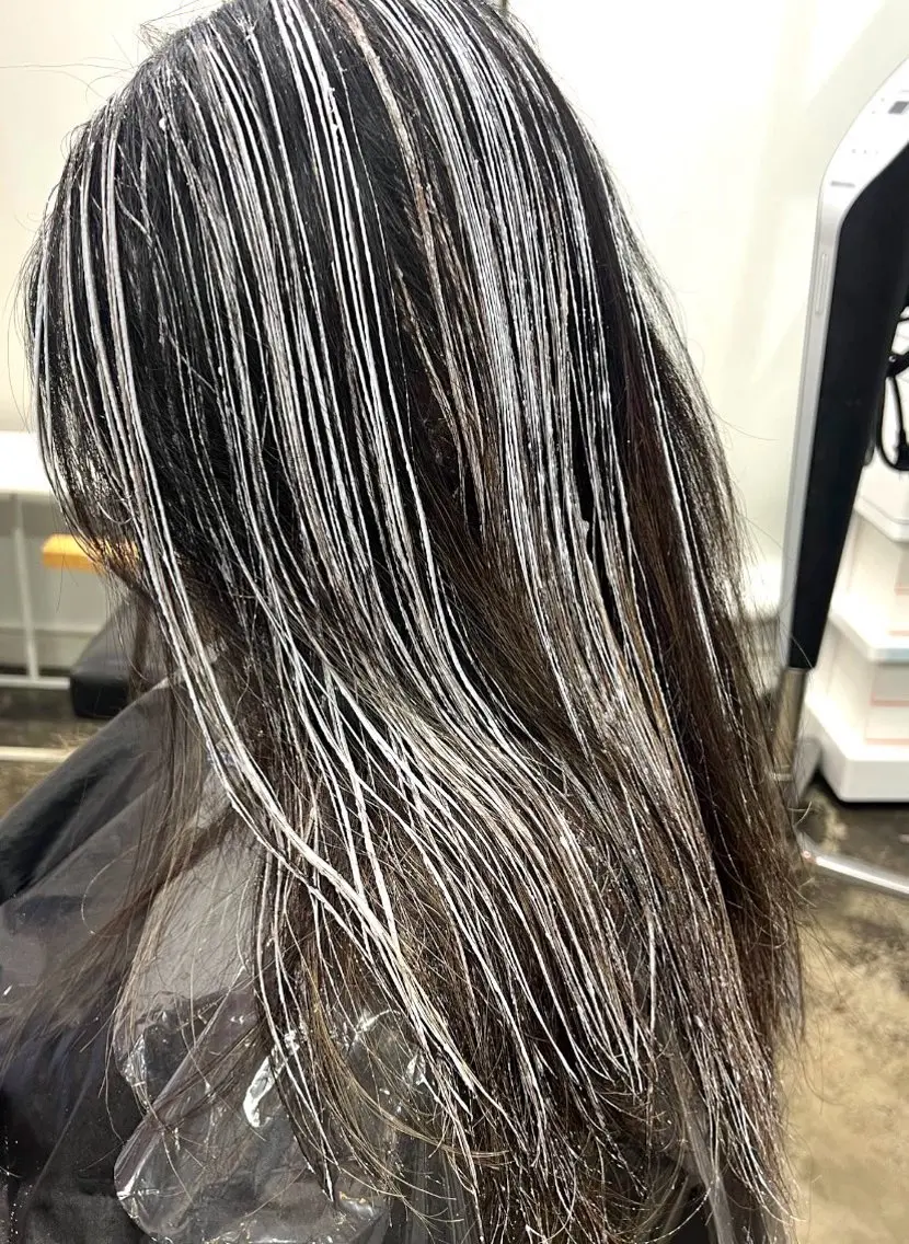カラー ハイライトカラー ツヤ×透明感カラー 🪄🫧ユイ✨️のヘアスタイル