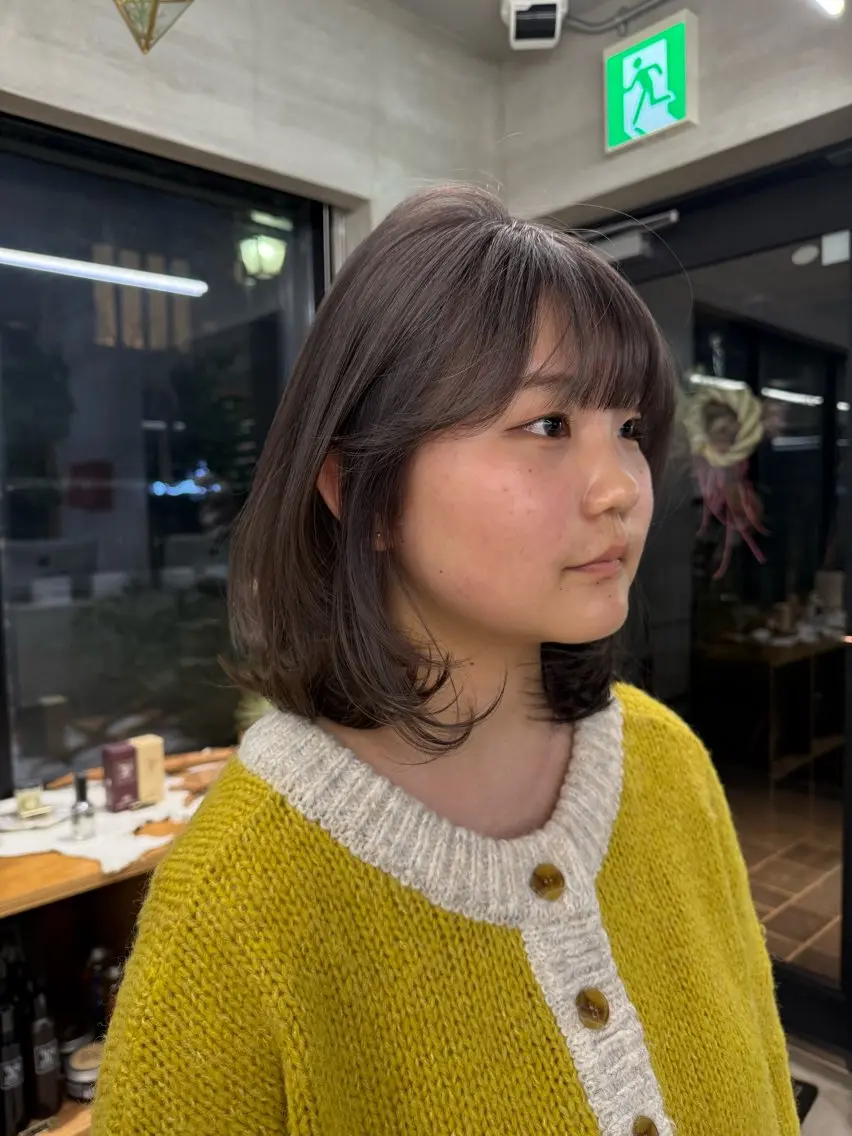 ミディアム カット ヘアカラー サカモト ナオミのヘアスタイル