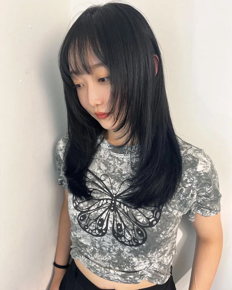 セミロング レイヤーカット シャギー Airi 韓国y2k ハイレイヤーのヘアスタイル