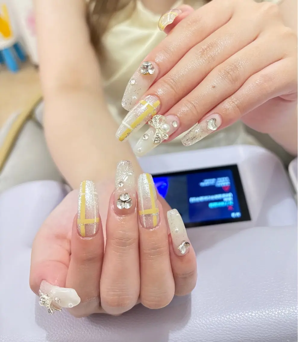 ネイル ハンドネイル AngelChris ビューティーサロンのネイルデザイン