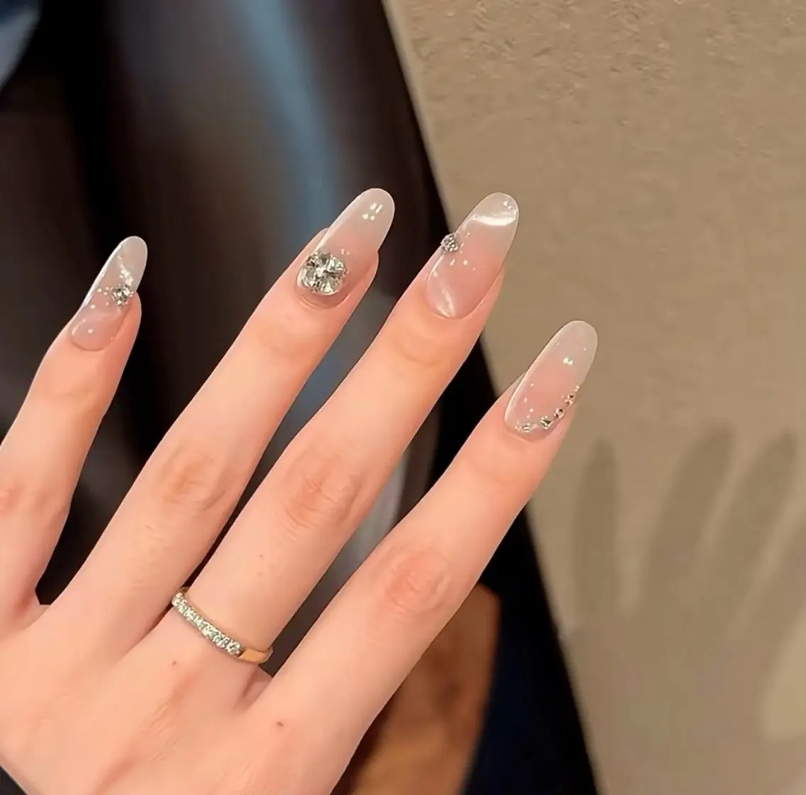 ネイル チークネイル 長さ出し フラワーネイル フレンチネイル ガーリー sun nail池袋 モデル募集のネイルデザイン