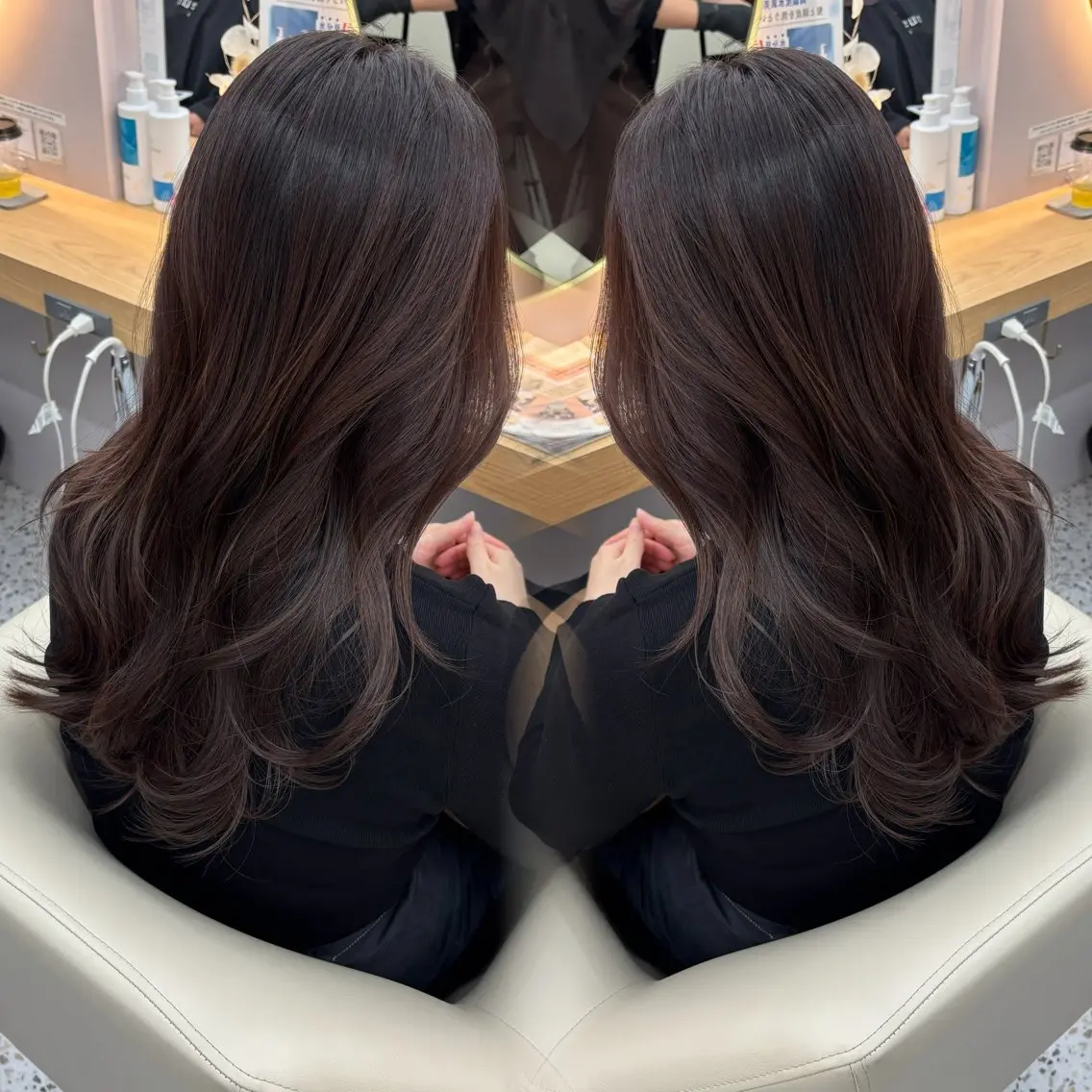 ロング ロングレイヤー チョコレートブラウン レイヤーカット ロング カット ヘアカラー トリートメント 髙落 香帆のヘアスタイル