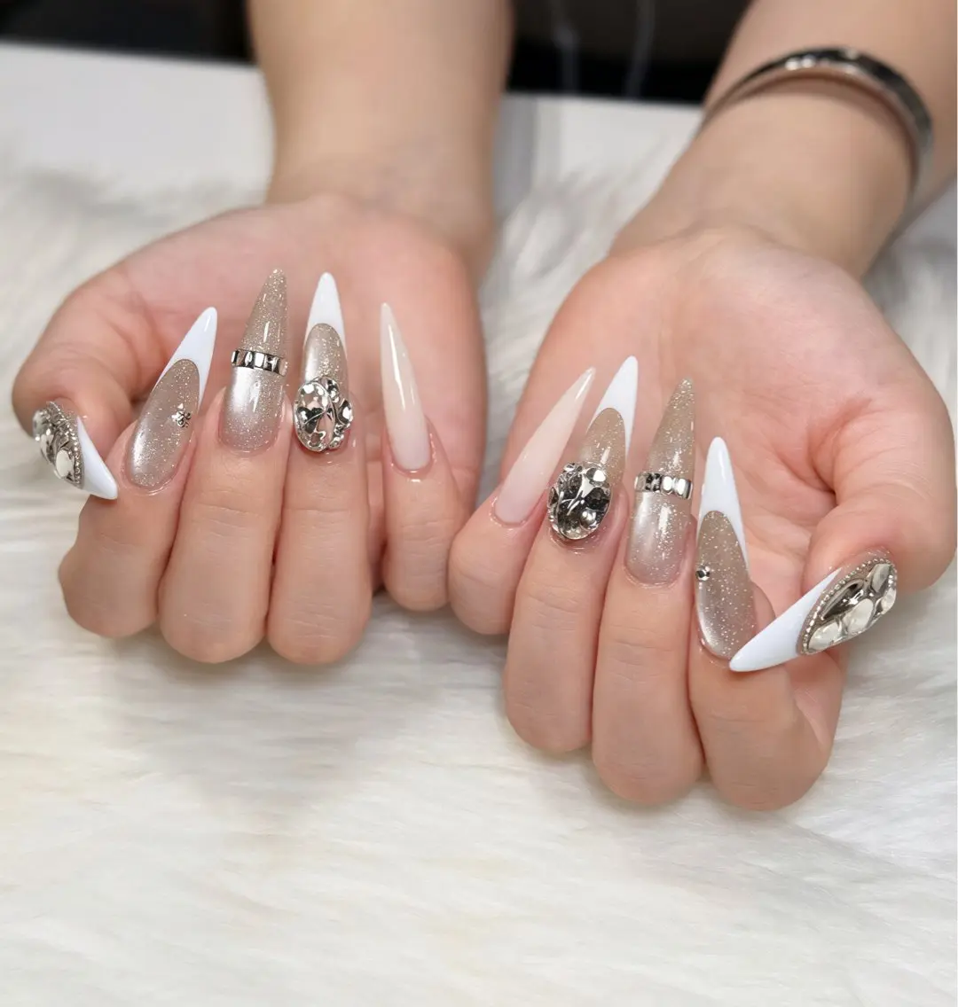 ネイル オーロラネイル チークネイル フットネイル フレンチネイル ジェルネイル ハンドネイル Nichi Nailsのネイルデザイン