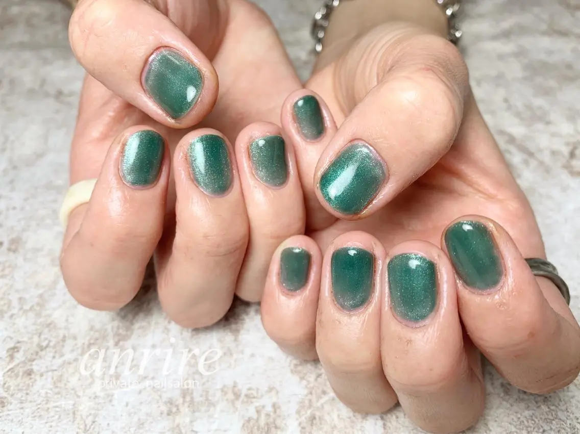 ネイル グリーン マグネットネイル ワンカラーネイル ショートネイル フットネイル nailsalon anrireのネイルデザイン