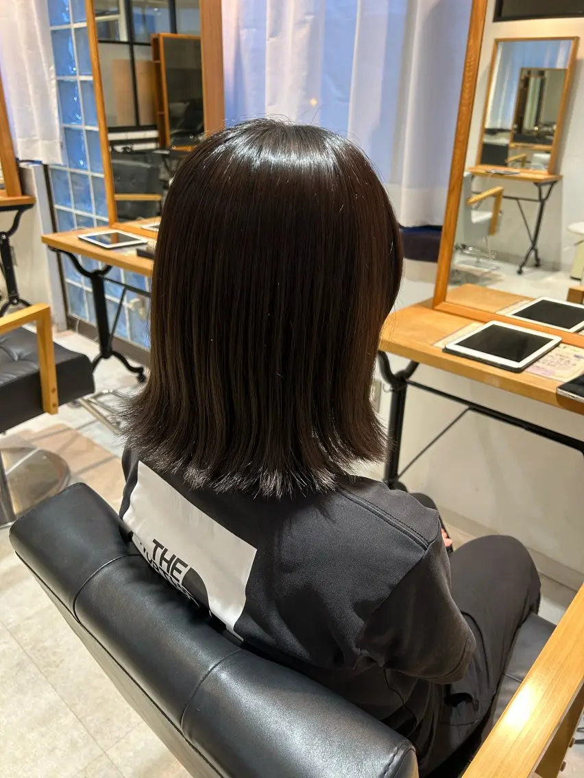 ミディアム カット ヘアカラー miho .のヘアスタイル