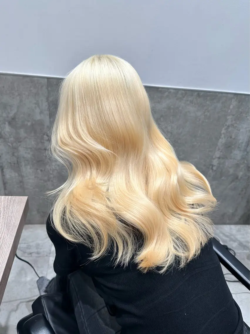 ロング カラー ブリーチ ブロンド ハイトーンカラー 外国人風カラー ヘアカラー トリートメント ブリーチ/ハイトーン 艶カラー/ユリナのヘアスタイル
