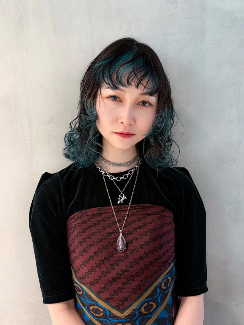 セミロング パーマ 派手髪デザイン なかむらるか🐬💞のヘアスタイル